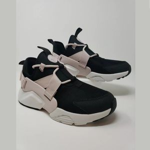 Nike Air Huarache City Size 10 Black barley Rose